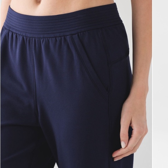 Lululemon Ceremony Sweatpant Deep Indigo Navy Size 8 Pockets - Picture 5 of 12